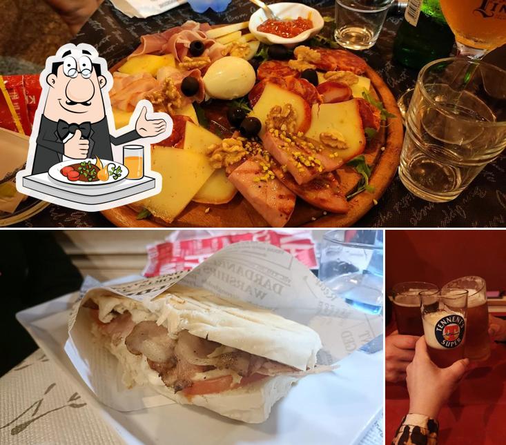 Parmi les différentes choses de la nourriture et la bière, une personne peut trouver sur Fuori Corso Ristopub