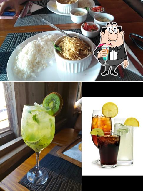A imagem da bebida e comida a Bar da Rosa