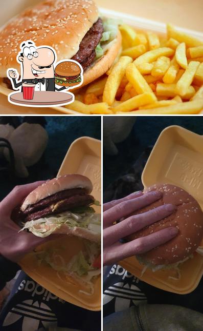 Order a burger at Best Kebab & Burger Bar