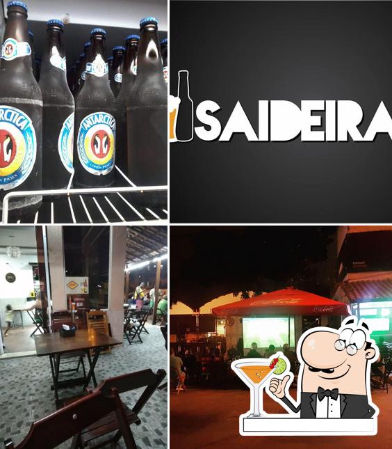 A foto do Saideira Bar’s bebida e interior