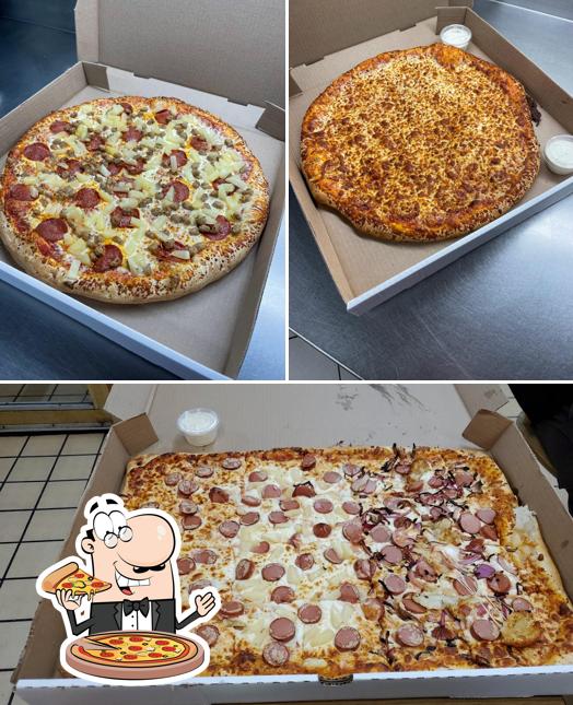 Queen's Pizza & Wings, 716 Main St E in Hamilton Restaurant menu and reviews