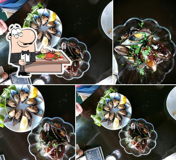 Закажите блюда с морепродуктами в "Köşem Cafe & Restaurant & Bar"