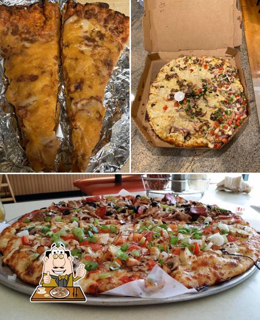 Round Table Pizza, 40831 Fremont Blvd in Fremont Restaurant menu and reviews