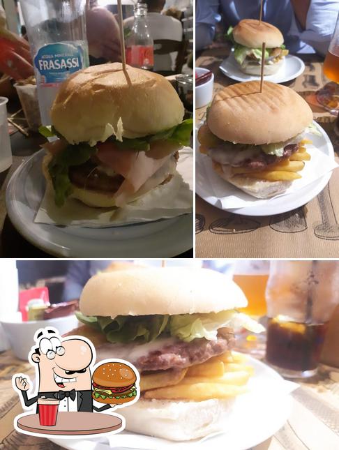 Prenditi un hamburger a P&P Pub