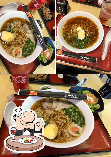 Comida em Sukiya Tokio Bowls & Noodles