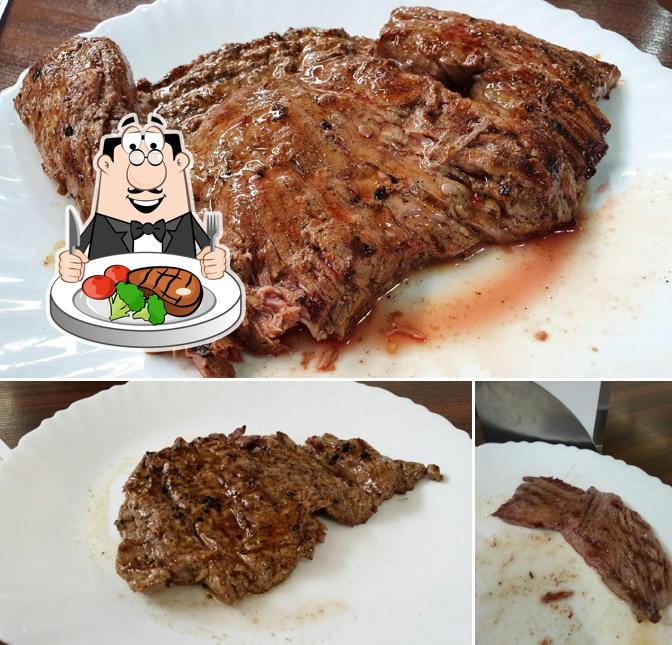 Bife em Montanha Salada e Grill