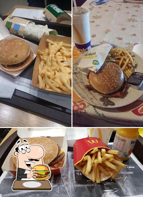 Ordina un hamburger a McDonald's Cologno Monzese