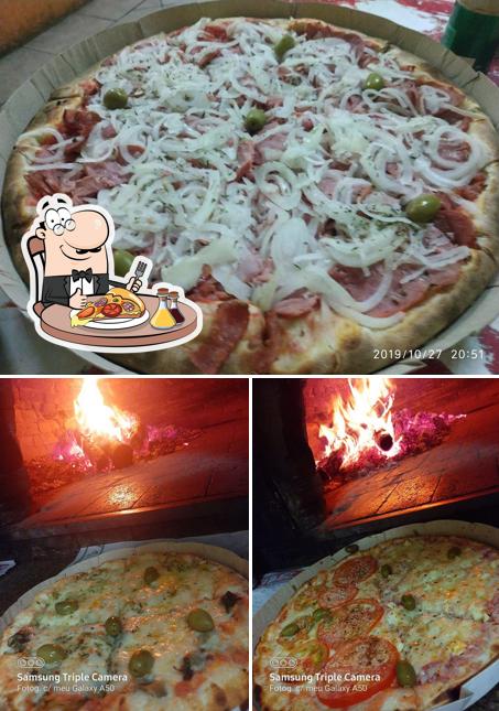 Experimente pizza no Pizzaria Borda