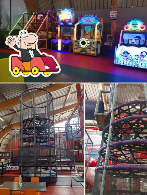 Regarder la photo de Trampoline Park Dijon Quetigny Aire de jeux enfants - Trampoline - Escalade Games Factory