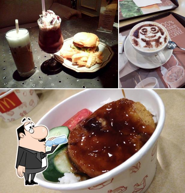 The photo of drink and food at McDonald's Sutoyo Tegal