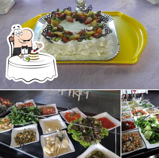 Restaurante Portal Churrascaria Pizzaria serve uma seleção de sobremesas
