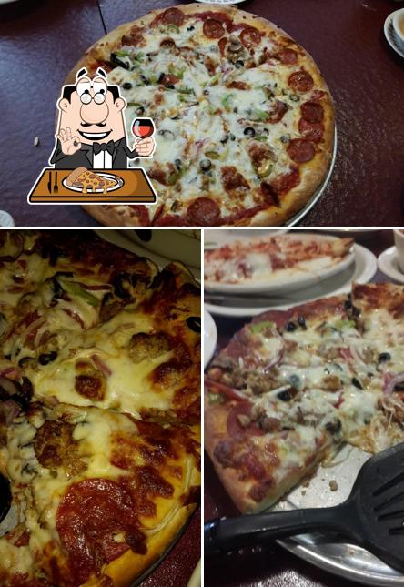 Elige una pizza en Sorrento's Pizza & Italian Restaurant