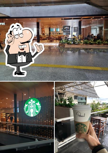 O interior do Starbucks