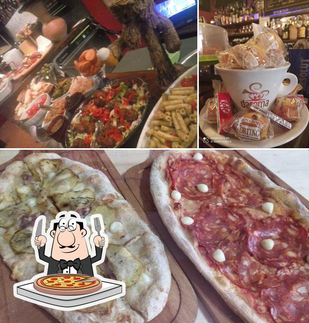 Ordina una pizza a Charity Café Jazz & Blues Club