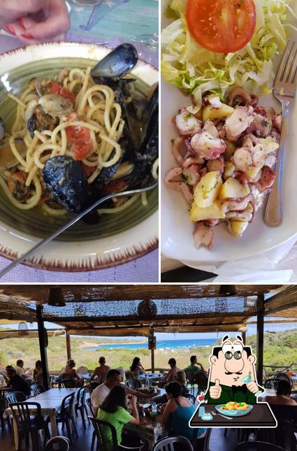 Tra le varie cose da Relitto beach, ristorante bar si possono trovare la cibo e interni
