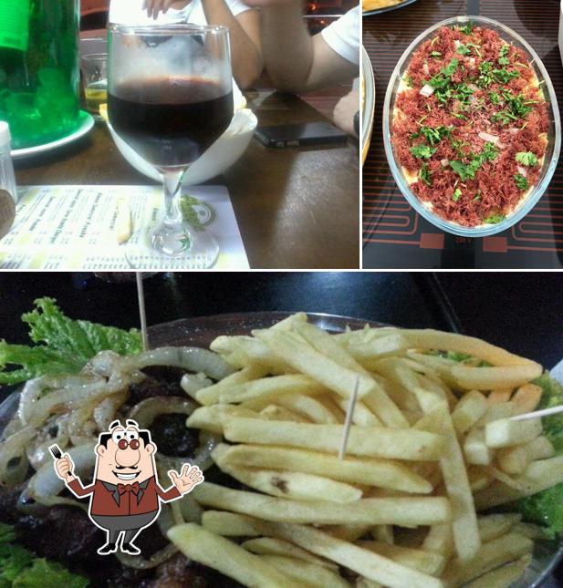 Entre diversos coisas, comida e cerveja podem ser encontrados no Restaurante do charque