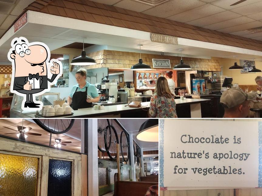 Cupboard Cafe & Gifts in Dillard Restaurant menu and reviews
