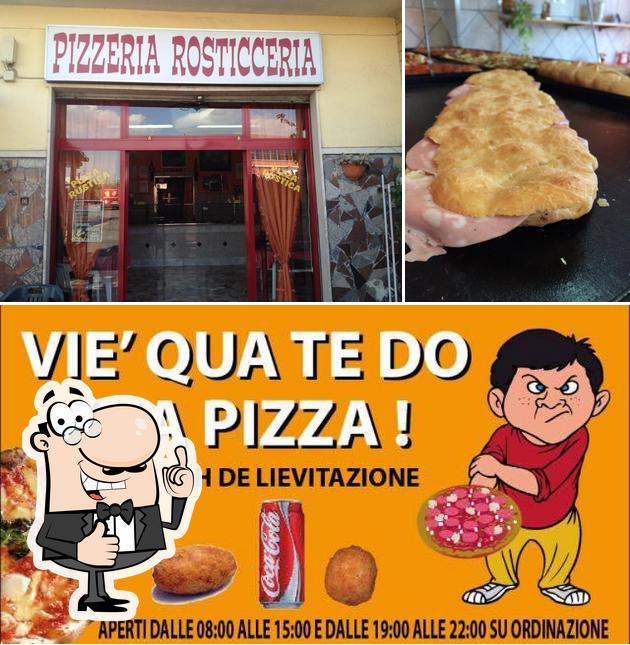 Guarda la foto di Vie' Qua Te Do 'na Pizza