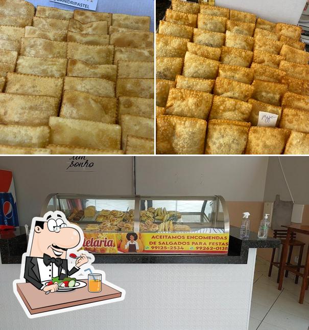 Confira a imagem mostrando comida e interior a Dani Pastelaria