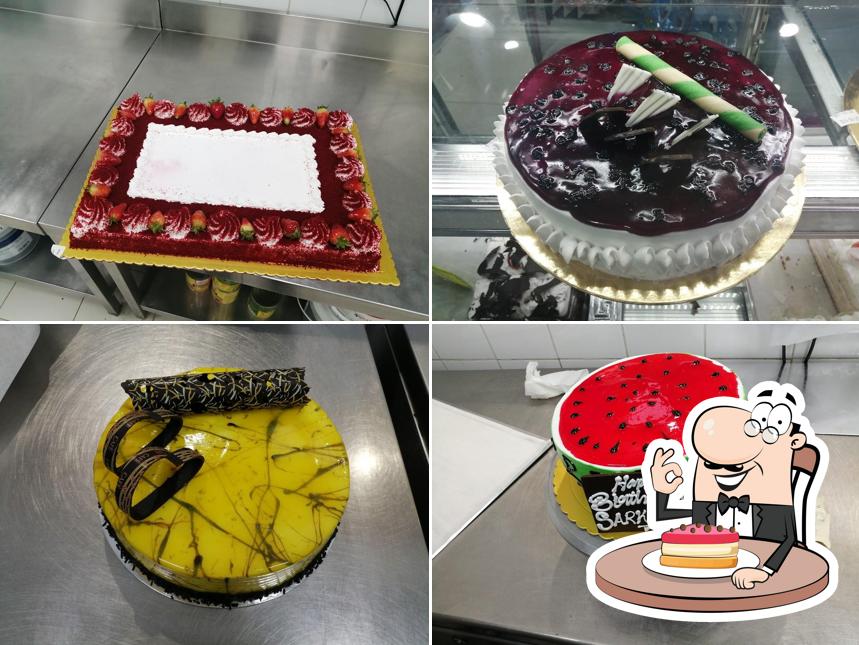 Cheesecake at Golden Bakery
