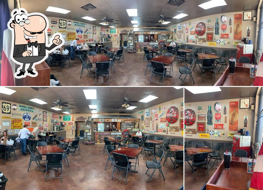Willie's BBQ & Burgers in New Waverly Restaurant menu and reviews