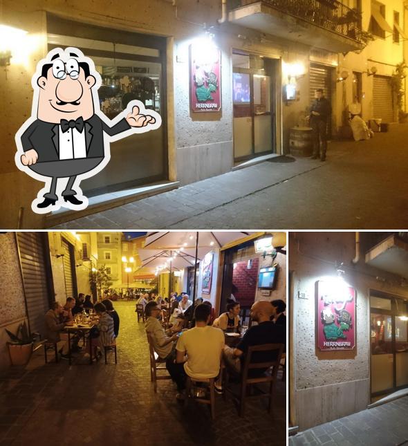 Gli interni di Taverna TORTUGA