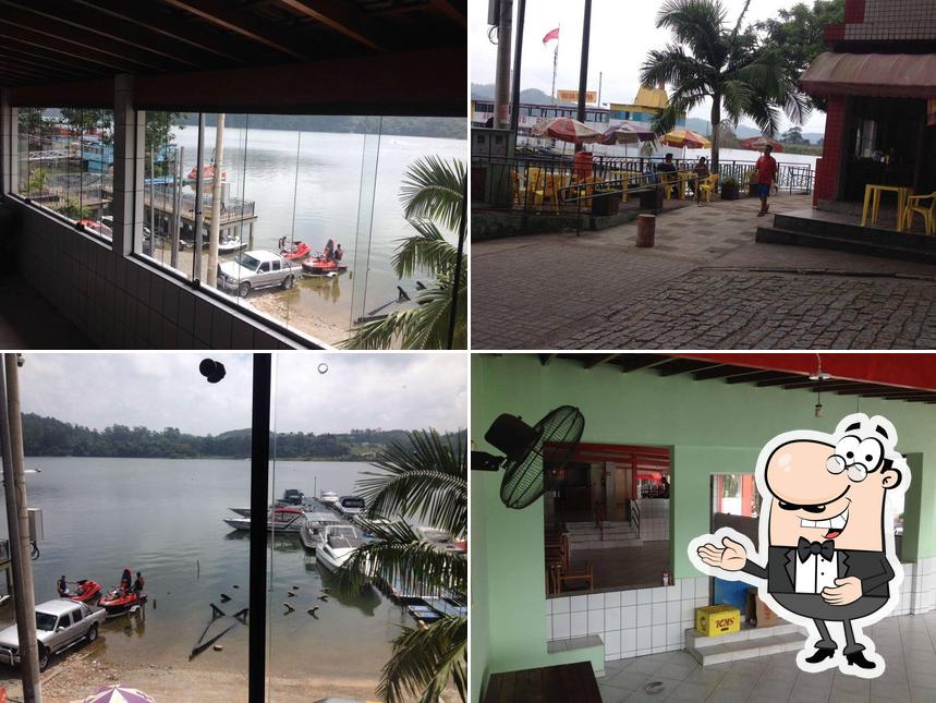 Look at the pic of Farol da barra