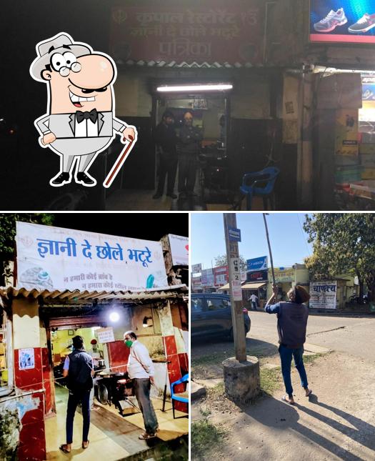 The exterior of Gyani De Chole Bhature