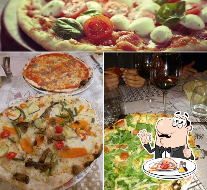 Scegli una pizza a Angolo Antico Spoleto