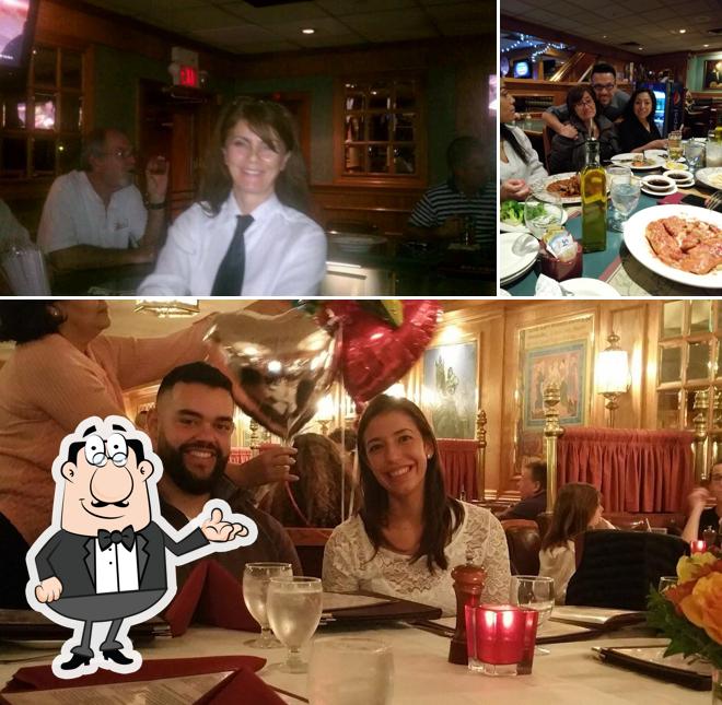Estas son las imágenes que muestran interior y comedor en Marco Polo Restaurant & Tavern