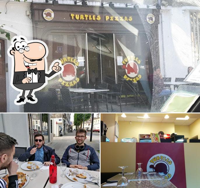 La photo de la intérieur et nourriture de Turtles Pizza’s