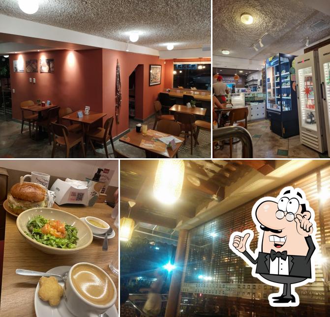 Veja imagens do interior do Tokyo's Café