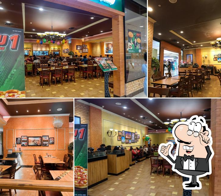 The Pizza Company restaurant, Bangkok, 7/284 Borommaratchachonnani Rd