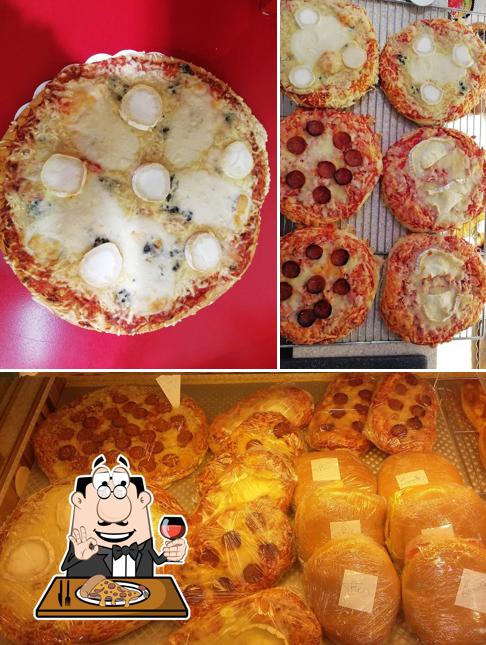 Choisissez des pizzas à Aux Gourmandises de Louange