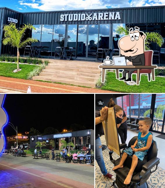 O interior do Studio Arena Barbearia