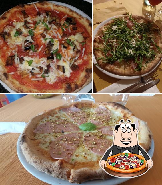 В "KITCHENETTA ristorante pizzeria forno a legna" вы можете попробовать пиццу