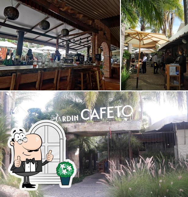 Estas son las imágenes que muestran exterior y barra de bar en Cafeto La Estancia