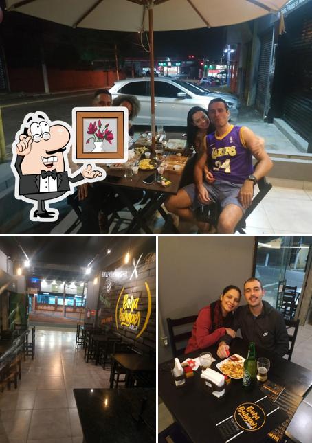 O interior do Bora Burguer & Beer