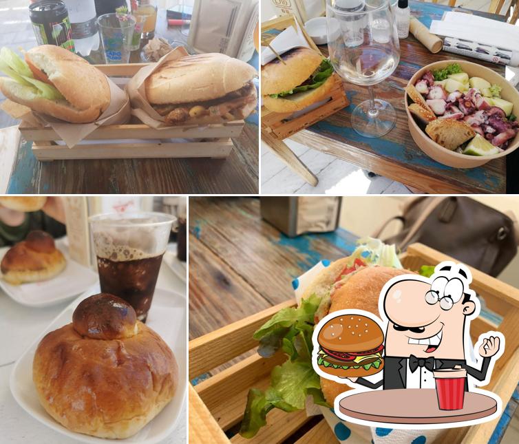 Prenditi un hamburger a CASA PELORO - Social Cafe'