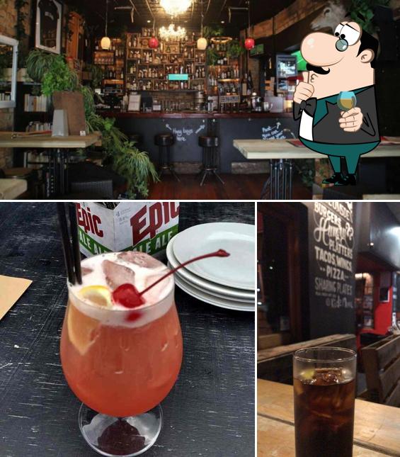 Los barra de bar y bebida del restaurante