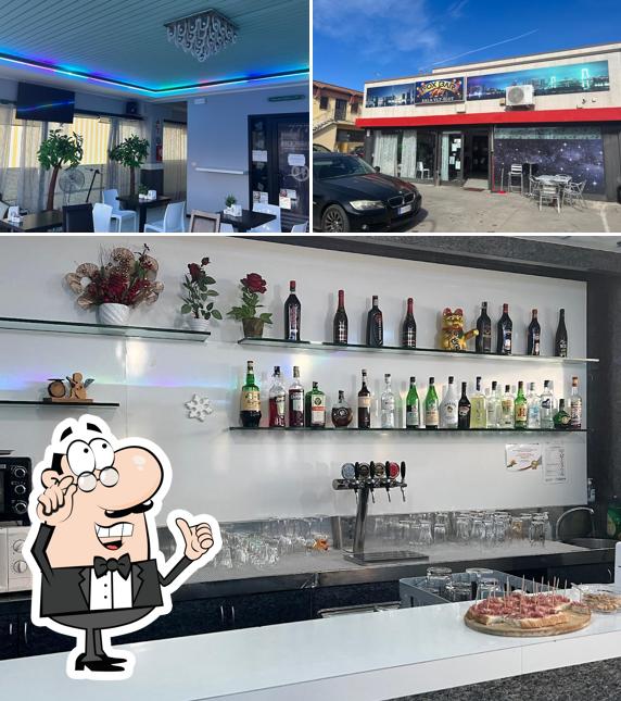 La photo de la intérieur et extérieur de Fox Bar’s