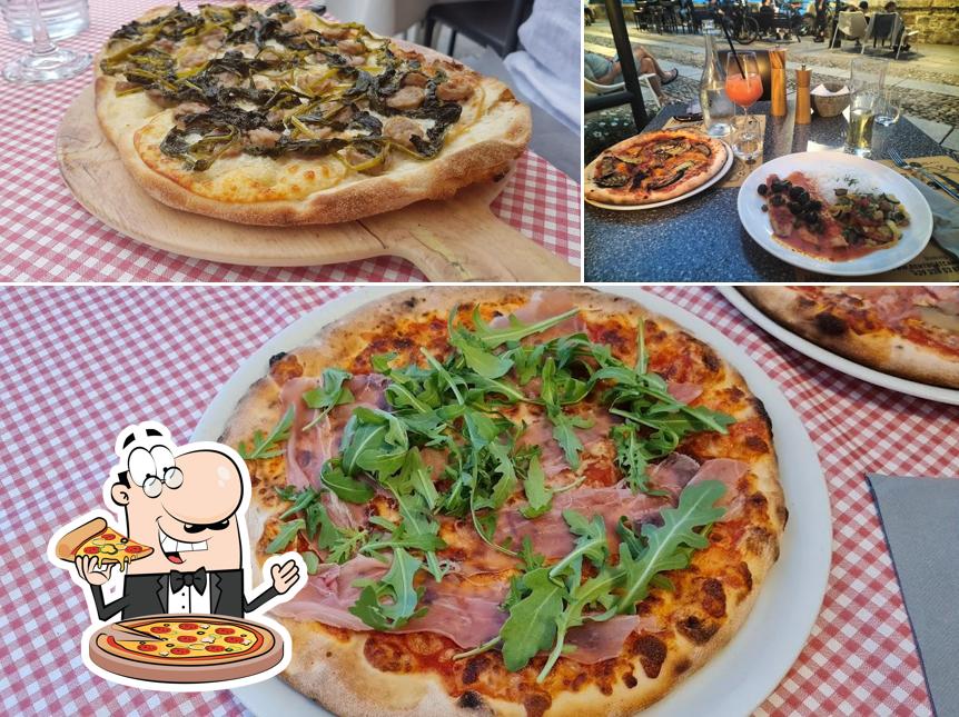 Bestellt diverse Variationen von Pizza