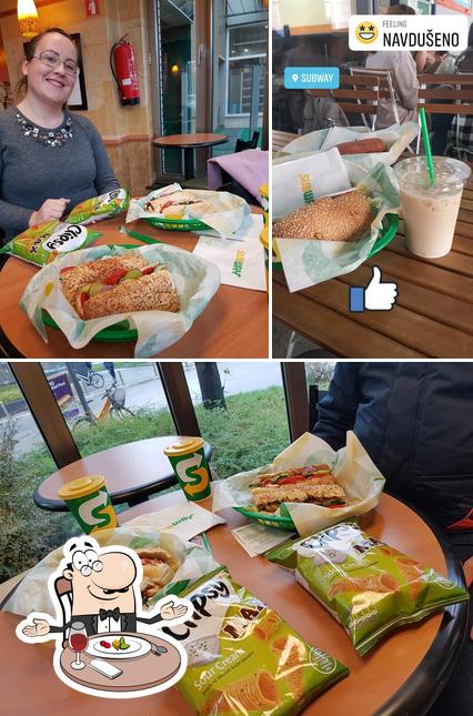 La foto di tavolo da pranzo e bevanda da Subway