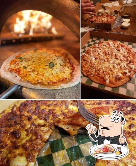 Elige una pizza en Fire House Pizza