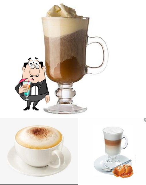Изображение, на котором видны напитки и десерты в Vert Coffee