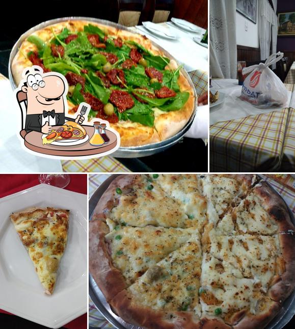 Order pizza at Pizzaria Cristal