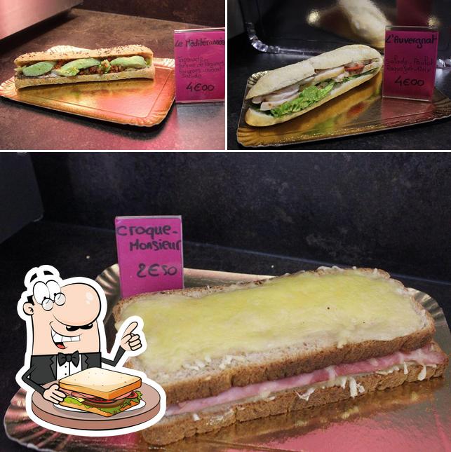 Commmandez un sandwich à La Pause Gourmande
