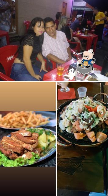 Esta é a imagem ilustrando comida e interior no Vila Real Cozinha Bar