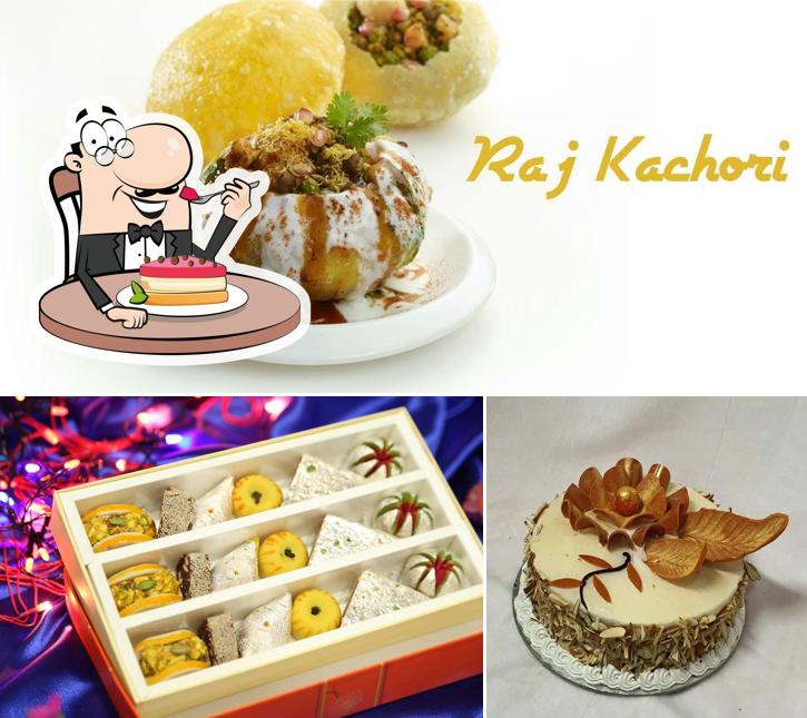 RAGHUVIR SWEETS AND NAMKEEN (Raghuveer Sweets), Amravati, Near Rajapeth Police Station