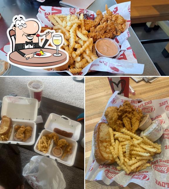 Raising Cane's Chicken Fingers, 2804 W Bell Rd in Phoenix Restaurant